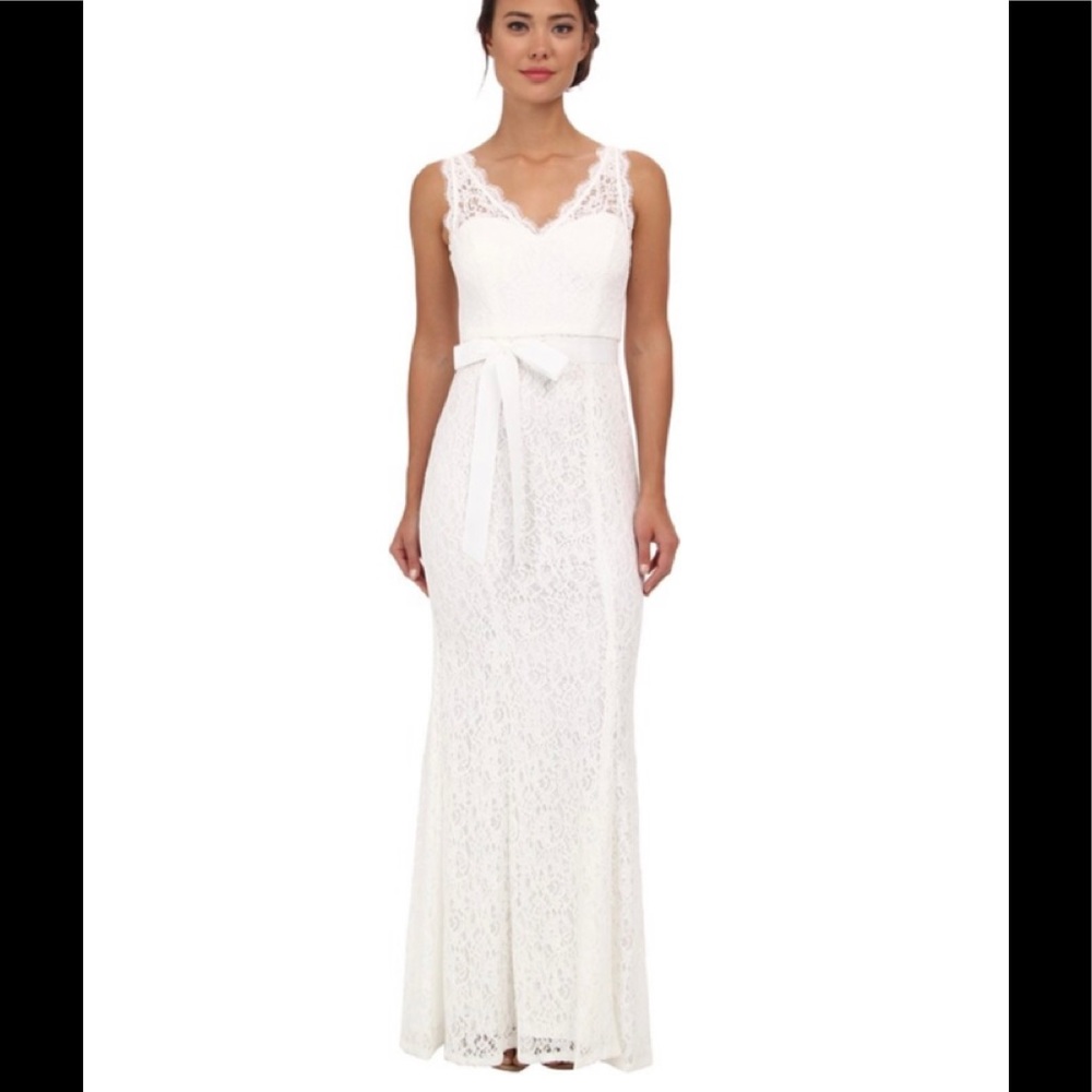 Beautiful White Lace Wedding/Formal Dress